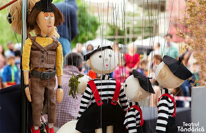 Freestyle Puppetry
